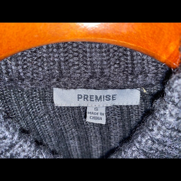 Jacket/Sweater- Faux Fur - Picture 2 of 7